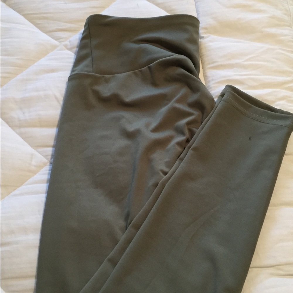Green booty lifting leggings
